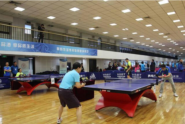 全国商学院EMBA乒乓联赛举行 清华队卫冕失败