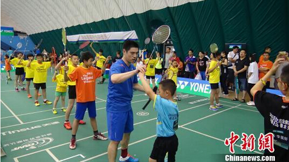 2016尤尼克斯“王者之志”羽毛球赛落幕：近600羽球高手参加